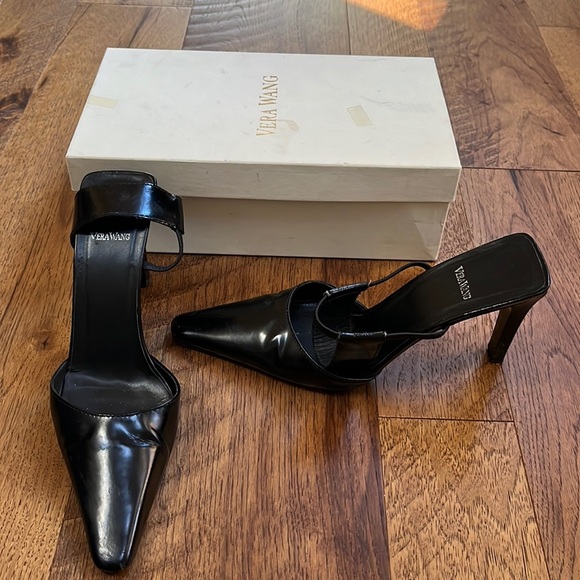 Vera Wang Woman’s Black Heels Size 37.5 in - Picture 1 of 7